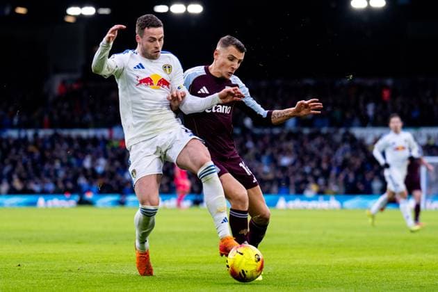 LEEDS, ENGLAND - NOVEMBER 23: Gabriel Gudmundsson of Leeds United and Lucas Digne of Aston Villa battle for the ball during the Premier League match between Leeds United and Aston Villa at Elland Road on November 23, 2025 in Leeds, England. (Photo by Rene Nijhuis) SPO  Copyright: xRenexNijhuis