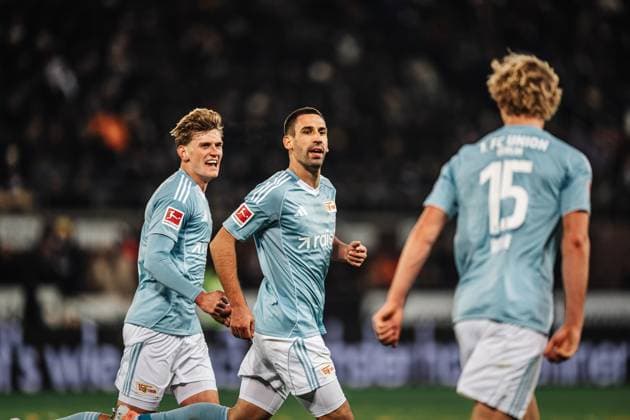 Soccer Men Season 2025 2026 Soccer Bundesliga 11 Matchday FC St Pauli vs 1 FC Union Berlin 23 11 2025 Goal celebration f l Aljoscha Kemlein 6, 1 FC Union Berlin Goalscorer Rani Khedira 8, 1 FC Union Berlin and Tom Rothe 15, 1 FC Union Berlin Hamburg Millerntor Stadion Hamburg Germany