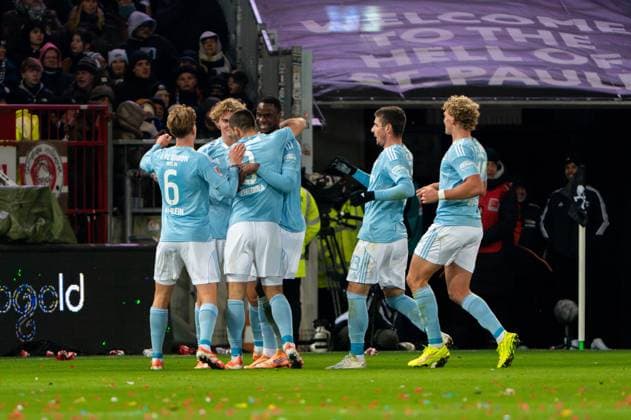 Goal for 0 1 Rani Khedira 1 FC Union Berlin, 08 , cheers with Aljoscha Kemlein 1 FC Union Berlin, 06 , Leopold Querfeld 1 FC Union Berlin, 14 , Andrej Ilic 1 FC Union Berlin, 23 , GER, FC St Pauli vs 1 FC Union Berlin, Soccer, Bundesliga, Matchday 11, Season 2025 2026, 23 11 2025 DFL REGULATES PROHIBIT ANY USE OF PHOTOGRAPHS AS IMAGE SEQUENCES AND OR QUASI VIDEO GER, FC St Pauli vs 1 FC Union Berlin, Football, Bundesliga, Matchday 11, Season 2025 2026, 23 11 2025 Hamburg Copyright: xEibner-Pressefoto MaxxVincenx EP_MVN