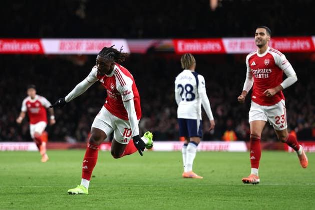 London, England, 23rd November 2025. Eberechi Eze of Arsenal celebrates after scoring to make it 2-0 during the Arsenal vs Tottenham Hotspur Premier League match at the Emirates Stadium, London. Picture credit should read: David Klein Sportimage EDITORIAL USE ONLY. No use with unauthorised audio, video, data, fixture lists, club league logos or live services. Online in-match use limited to 120 images, no video emulation. No use in betting, games or single club league player publications. SPI_078_DK_Arsenal_Tottenham SPI-4307-0077
