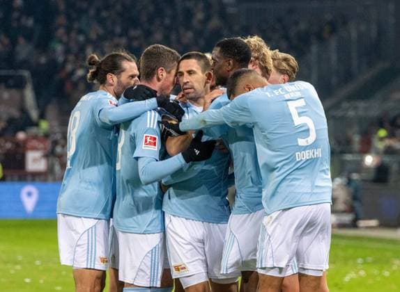 Football, Men, Season 2025 2026, 1 Bundesliga 11 Matchday , FC St Pauli 1 FC Union Berlin, f l Christopher Trimmel 1 FC Union Berlin , Andrej Ilic 1 FC Union Berlin , Rani Khedira 1 FC Union Berlin , Ilyas Ansah 1 FC Union Berlin , Danilho Doekhi 1 FC Union Berlin , Celebration after goal to 0 1, 23 11 2025, Copyright: xMatthiasxKochx
