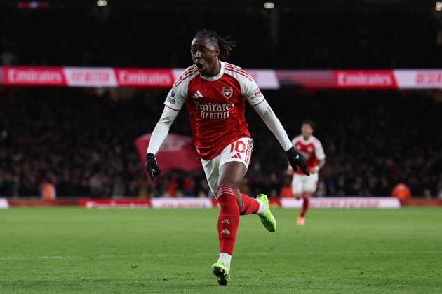 London, England, 23rd November 2025. Eberechi Eze of Arsenal celebrates after scoring to make it 2-0 during the Arsenal vs Tottenham Hotspur Premier League match at the Emirates Stadium, London. Picture credit should read: David Klein Sportimage EDITORIAL USE ONLY. No use with unauthorised audio, video, data, fixture lists, club league logos or live services. Online in-match use limited to 120 images, no video emulation. No use in betting, games or single club league player publications. SPI_079_DK_Arsenal_Tottenham SPI-4307-0078