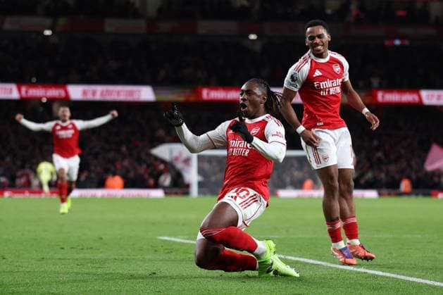 London, England, 23rd November 2025. Eberechi Eze of Arsenal celebrates after scoring to make it 2-0 during the Arsenal vs Tottenham Hotspur Premier League match at the Emirates Stadium, London. Picture credit should read: David Klein Sportimage EDITORIAL USE ONLY. No use with unauthorised audio, video, data, fixture lists, club league logos or live services. Online in-match use limited to 120 images, no video emulation. No use in betting, games or single club league player publications. SPI_081_DK_Arsenal_Tottenham SPI-4307-0080