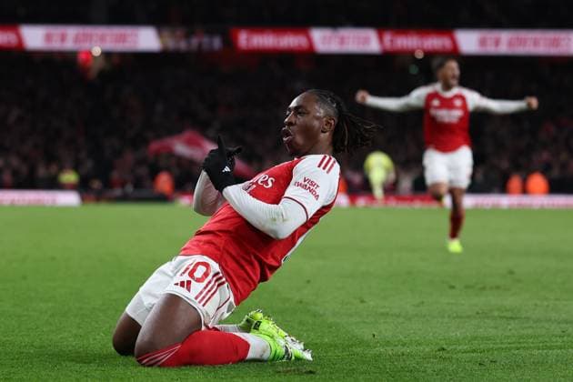London, England, 23rd November 2025. Eberechi Eze of Arsenal celebrates after scoring to make it 2-0 during the Arsenal vs Tottenham Hotspur Premier League match at the Emirates Stadium, London. Picture credit should read: David Klein Sportimage EDITORIAL USE ONLY. No use with unauthorised audio, video, data, fixture lists, club league logos or live services. Online in-match use limited to 120 images, no video emulation. No use in betting, games or single club league player publications. SPI_087_DK_Arsenal_Tottenham SPI-4307-0086
