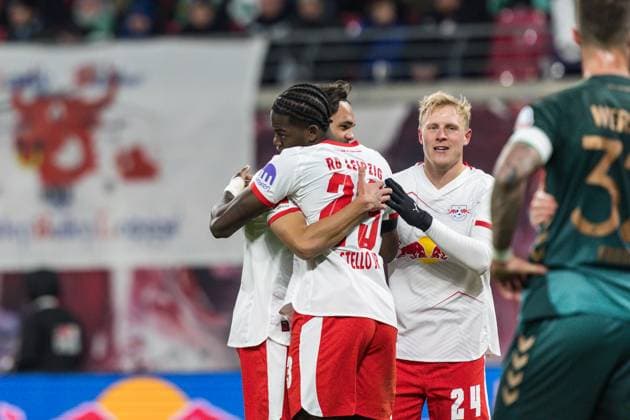 GER, Bundesliga, RB Leipzig SV Werder Bremen 23 11 2025, Red Bull Arena, Leipzig, GER, Bundesliga, RB Leipzig SV Werder Bremen Castello Lukeba RB Leipzig 23 , Xaver Schlager RB Leipzig 24 cheer Â nordphotoxGmbHxx xAlexanderxTrienitz nph00051