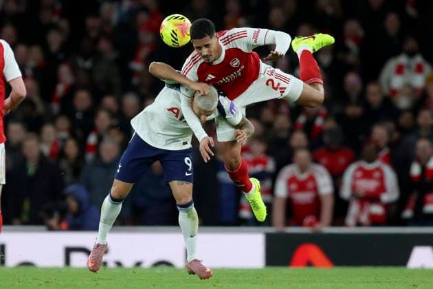 Arsenal v Tottenham Hotspur - Premier League Richarlison of Tottenham Hotspur and William Saliba of Arsenal challenge during the Premier League match between Arsenal and Tottenham Hotspur at Emirates Stadium on November 23, 2025 in London, England. London Emirates Stadium England United Kingdom Copyright: xNigelxFrench Sportsphoto APLx 14142485