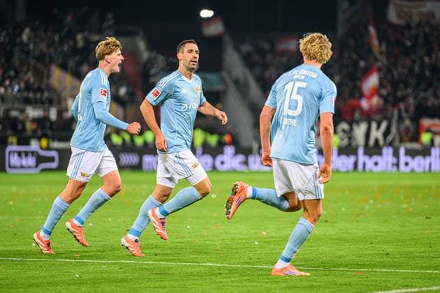 Soccer I Men I Season 2025 2026 I Bundesliga I 11 Matchday I FC St Pauli 1 FC Union Berlin I 23 11 2025 Aljoscha Kemlein 6, 1 FC Union Berlin , Rani Khedira 8, 1 FC Union Berlin , Tom Rothe 15, 1 FC Union Berlin Hamburg Millerntor Stadion Hamburg Germany Copyright: xLobecax xHenningxRohlfsx