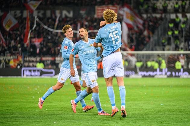 Soccer I Men I Season 2025 2026 I Bundesliga I 11 Matchday I FC St Pauli 1 FC Union Berlin I 23 11 2025 Aljoscha Kemlein 6, 1 FC Union Berlin , Rani Khedira 8, 1 FC Union Berlin , Tom Rothe 15, 1 FC Union Berlin Hamburg Millerntor Stadion Hamburg Germany Copyright: xLobecax xHenningxRohlfsx