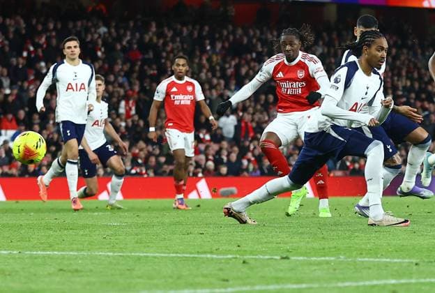 Eberechi Eze of Arsenal scores their sides third goal Arsenal v Tottenham Hotspur, Premier League, Football, Emirates Stadium, London, UK - 23 Nov 2025London Emirates Stadium United Kingdom EDITORIAL USE ONLY No use with unauthorised audio, video, data, fixture lists, club league logos or live services. Online in-match use limited to 120 images, no video emulation. No use in betting, games or single club league player publications. Copyright: xMichaelxZemanek Shutterstockx 15860967y