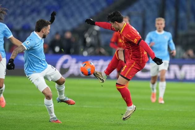 Lazio™s Mario Gila Lecce™s Riccardo Sottil during the Serie A EniLive soccer match between Lazio and Lecce at the Rome s Olympic stadium, Italy - Sunday November 23, 2025 - Soccer ( Photo by Alfredo Falcone LaPresse )  Copyright: xAlfredoxFalcone LaPressex