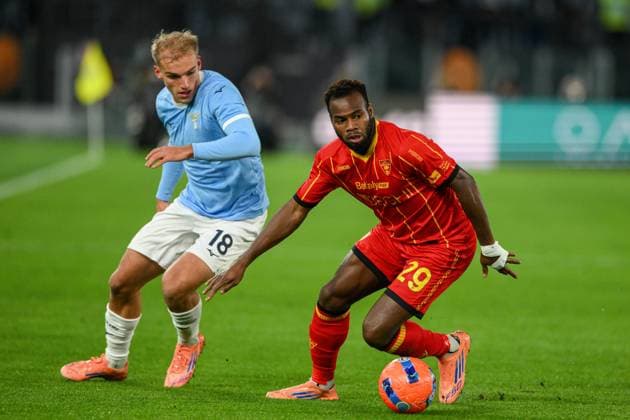 Foto IPP Roberto Ramaccia Roma 23 11 2025 Campionato di Calcio Serie A 2025 2026 Lazio vs Lecce Nella foto Lassana Coulibaly of US Lecce under pressure from Gustav Isaksen of SS Lazio Italy Photo Press - World Copyright Roma italy Italia ITALY  Copyright: xR4924_italyphotopressx