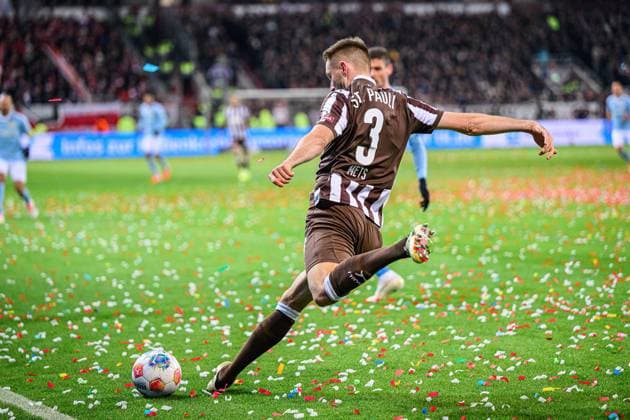 Soccer I Men I Season 2025 2026 I Bundesliga I 11 Matchday I FC St Pauli 1 FC Union Berlin I 23 11 2025 Karol Mets 3, FC St Pauli Hamburg Millerntor Stadion Hamburg Germany Copyright: xLobecax xHenningxRohlfsx