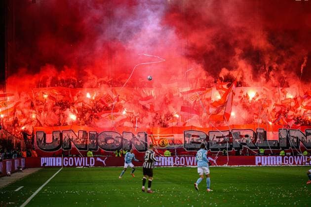 Soccer I Men I Season 2025 2026 I Bundesliga I 11 Matchday I FC St Pauli 1 FC Union Berlin I 23 11 2025 Pyroshow of 1 FC Union Berlin Hamburg Millerntor Stadion Hamburg Germany Copyright: xLobecax xHenningxRohlfsx