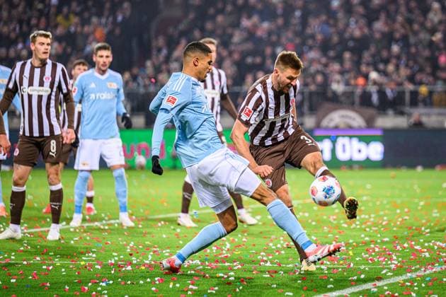 Soccer I Men I Season 2025 2026 I Bundesliga I 11 Matchday I FC St Pauli 1 FC Union Berlin I 23 11 2025 Danilho Doekhi 5, 1 FC Union Berlin , Karol Mets 3, FC St Pauli Hamburg Millerntor Stadion Hamburg Germany Copyright: xLobecax xHenningxRohlfsx