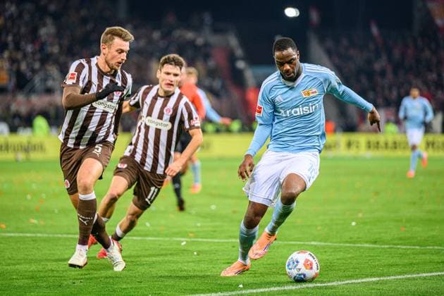 Soccer I Men I Season 2025 2026 I Bundesliga I 11 Matchday I FC St Pauli 1 FC Union Berlin I 23 11 2025 Hauke Wahl 5, FC St Pauli , Ilyas Ansah 10, 1 FC Union Berlin Hamburg Millerntor Stadion Hamburg Germany Copyright: xLobecax xHenningxRohlfsx
