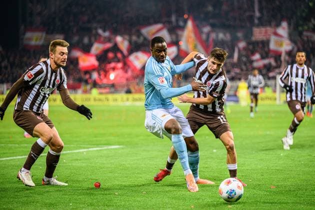 Soccer I Men I Season 2025 2026 I Bundesliga I 11 Matchday I FC St Pauli 1 FC Union Berlin I 23 11 2025 Hauke Wahl 5, FC St Pauli , Ilyas Ansah 10, 1 FC Union Berlin , Arkadiusz Pyrka 11, FC St Pauli Hamburg Millerntor Stadion Hamburg Germany Copyright: xLobecax xHenningxRohlfsx
