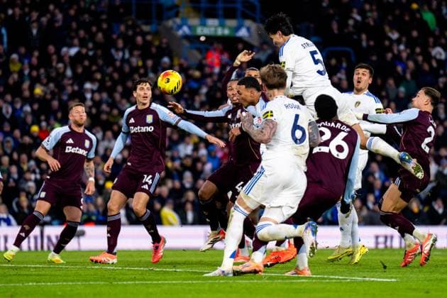 LEEDS, ENGLAND - NOVEMBER 23: Pascal Struijk of Leeds United heads the ball during the Premier League match between Leeds United and Aston Villa at Elland Road on November 23, 2025 in Leeds, England. (Photo by Rene Nijhuis) SPO  Copyright: xRenexNijhuis