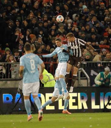 Photo Hauke WAHL Pauli heads against Andrej ILIC Union Soccer 1 Bundesliga , FC St Pauli Union Berlin 11 Matchday on Sat 23 11 2025
