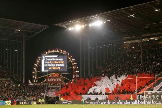 Photo the Union fans light a few Bengalos and fog the own goal together with their keeper Soccer 1 Bundesliga , FC St Pauli Union Berlin 11 Matchday on Sat 23 11 2025