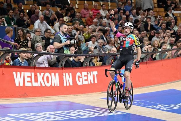 Italian Elia Viviani celebrates during the last day of the Zesdaagse Vlaanderen-Gent six-day indoor Track cycling, Rad, Radsport, Bahnrad, Bahn event at the indoor cycling arena t Kuipke, Sunday 23 November 2025, in Gent. MAARTENxSTRAETEMANS  x143659749x