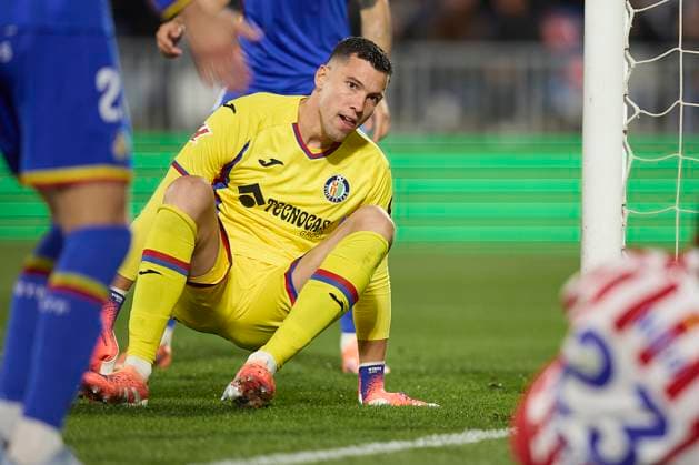 David Soria Getafe CF looks on during the LaLiga EA Sports match between Getafe CF v AtlÃ tico Madrid at Coliseum on November 23, 2025 in Getafe, Spain Photo by Manu Reino DeFodi Images