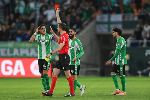 ESP: Real Betis - Girona FC. La Liga EA Sports. Date 13 The referee Iosu Galech Apezteguia during the La Liga EA Sports match between Real Betis and Girona FC played at La Cartuja Stadium on November 23, 2025 in Sevilla, Spain. kpng Copyright: xAntonioxPozox xPRESSINx AP_251123_BET_GIR_051