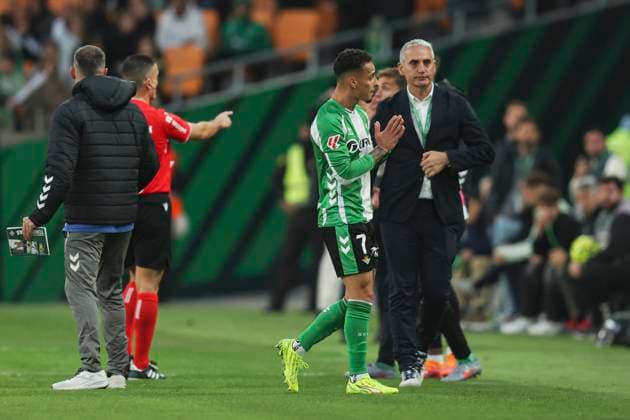 ESP: Real Betis - Girona FC. La Liga EA Sports. Date 13 Antony Dos Santos of Real Betis during the La Liga EA Sports match between Real Betis and Girona FC played at La Cartuja Stadium on November 23, 2025 in Sevilla, Spain. kpng Copyright: xAntonioxPozox xPRESSINx AP_251123_BET_GIR_054