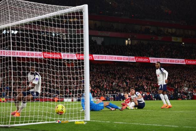 Leandro Trossard of Arsenal scores a goal to make it 1-0 - Arsenal v Tottenham Hotspur, Premier League, Emirates Stadium, London, UK - 23rd November 2025 Editorial Use Only - DataCo restrictions apply Arsenal v Tottenham Hotspur, Premier League, Football, Emirates Stadium, London, UK - 23 Nov 2025London Emirates Stadium United Kingdom EDITORIAL USE ONLY No use with unauthorised audio, video, data, fixture lists, club league logos or live services. Online in-match use limited to 120 images, no video emulation. No use in betting, games or single club league player publications. Copyright: xMDI Shutterstockx 15874294l