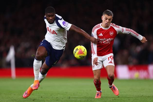 Leandro Trossard of Arsenal and Kevin Danso of Tottenham Hotspur - Arsenal v Tottenham Hotspur, Premier League, Emirates Stadium, London, UK - 23rd November 2025 Editorial Use Only - DataCo restrictions apply Arsenal v Tottenham Hotspur, Premier League, Football, Emirates Stadium, London, UK - 23 Nov 2025London Emirates Stadium United Kingdom EDITORIAL USE ONLY No use with unauthorised audio, video, data, fixture lists, club league logos or live services. Online in-match use limited to 120 images, no video emulation. No use in betting, games or single club league player publications.  Copyright: xMDI Shutterstockx 15874294i