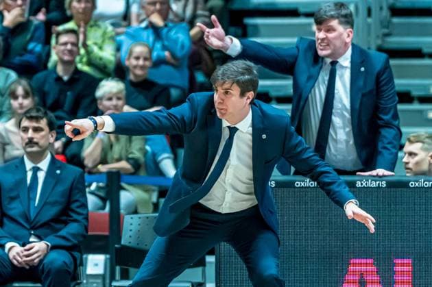 Chemnitz, Germany 23 November 2025 1 BBL 2025 2026 Niners Chemnitz vs Alba Berlin In the picture Head Coach Pedro Calles Berlin 1 v li Copyright: xFotostandx xNachtigallx