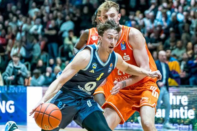 Chemnitz, Germany 23 November 2025 1 BBL 2025 2026 Niners Chemnitz vs Alba Berlin In the picture from left in the duel Alex O Connell Berlin and Julian Steinfeld 99 Copyright: xFotostandx xNachtigallx