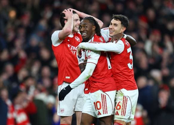 Eberechi Eze of Arsenal celebrates scoring their sides fourth goal Arsenal v Tottenham Hotspur, Premier League, Football, Emirates Stadium, London, UK - 23 Nov 2025London Emirates Stadium United Kingdom EDITORIAL USE ONLY No use with unauthorised audio, video, data, fixture lists, club league logos or live services. Online in-match use limited to 120 images, no video emulation. No use in betting, games or single club league player publications.  Copyright: xMichaelxZemanek Shutterstockx 15860967ag