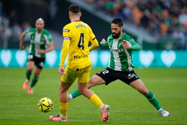 November 23, 2025, Sevilla, Sevilla, SPAIN: Francisco Isco Alarcon of Real Betis in action during the Spanish league, LaLiga EA Sports, football match played between Real Betis and Girona FC at La Cartuja stadium on November 23, 2025, in Sevilla, Spain. Sevilla SPAIN - ZUMAa181 20251123_zaa_a181_208 Copyright: xJoaquinxCorcherox