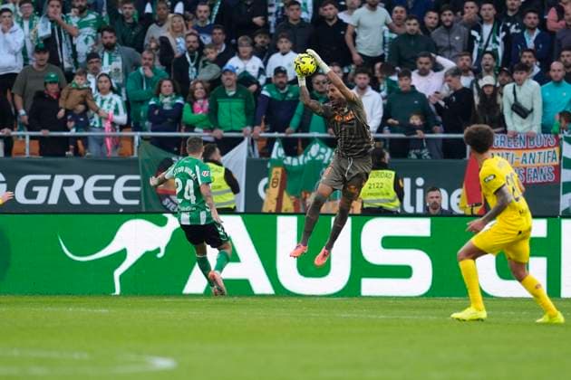 November 23, 2025, Sevilla, Sevilla, SPAIN: Alvaro Valles of Real Betis in action during the Spanish league, LaLiga EA Sports, football match played between Real Betis and Girona FC at La Cartuja stadium on November 23, 2025, in Sevilla, Spain. Sevilla SPAIN - ZUMAa181 20251123_zaa_a181_209 Copyright: xJoaquinxCorcherox