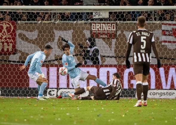 Soccer, Men, Season 2025 2026, 1 Bundesliga 11 Matchday , FC St Pauli 1 FC Union Berlin, v l Janik Haberer 1 FC Union Berlin , Diogo Leite 1 FC Union Berlin , Connor Metcalfe St Pauli , Hauke Wahl St Pauli , 23 11 2025, Copyright: xMatthiasxKochx
