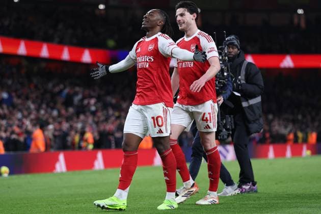 London, England, 23rd November 2025. Eberechi Eze (L) of Arsenal celebrates after he scores his 3rd goal to make it 4-1 during the Arsenal vs Tottenham Hotspur Premier League match at the Emirates Stadium, London. Picture credit should read: David Klein Sportimage EDITORIAL USE ONLY. No use with unauthorised audio, video, data, fixture lists, club league logos or live services. Online in-match use limited to 120 images, no video emulation. No use in betting, games or single club league player publications. SPI_128_DK_Arsenal_Tottenham SPI-4307-0127