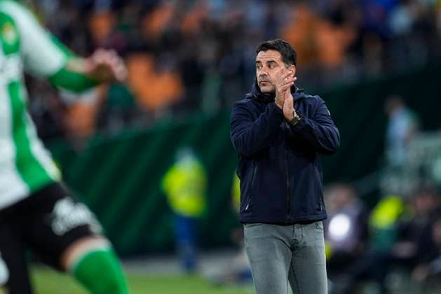 November 23, 2025, Sevilla, Sevilla, SPAIN: Michel, head coach of Girona FC, gestures during the Spanish league, LaLiga EA Sports, football match played between Real Betis and Girona FC at La Cartuja stadium on November 23, 2025, in Sevilla, Spain. Sevilla SPAIN - ZUMAa181 20251123_zaa_a181_222 Copyright: xJoaquinxCorcherox