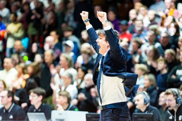 23 11 2025, xomx, Basketball easyCredit BBL Bundesliga, NINERS Chemnitz Alba Berlin v l Pedro Calles Alba Berlin Head Coach Coach Chemnitz
