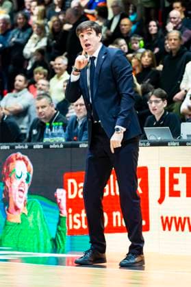 23 11 2025, xomx, Basketball easyCredit BBL Bundesliga, NINERS Chemnitz Alba Berlin v l Pedro Calles Alba Berlin Head Coach Coach Chemnitz