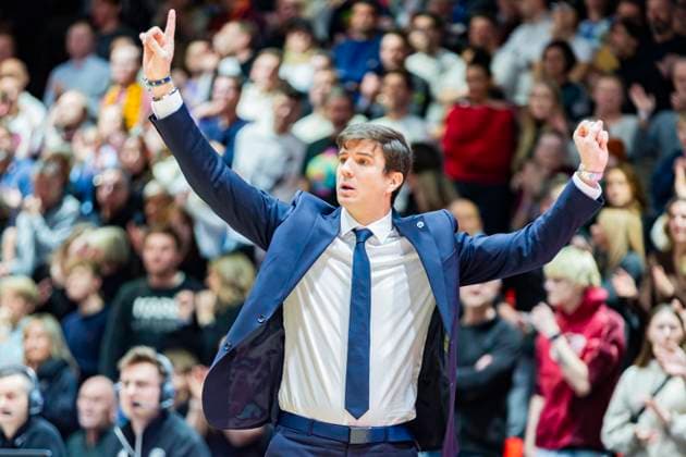 23 11 2025, xomx, Basketball easyCredit BBL Bundesliga, NINERS Chemnitz Alba Berlin v l Pedro Calles Alba Berlin Head Coach Coach Chemnitz