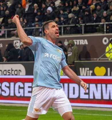 Soccer, Men, Season 2025 2026, 1 Bundesliga 11 Matchday , FC St Pauli 1 FC Union Berlin, Rani Khedira 1 FC Union Berlin , Cheering after final whistle, 23 11 2025, Copyright: xMatthiasxKochx