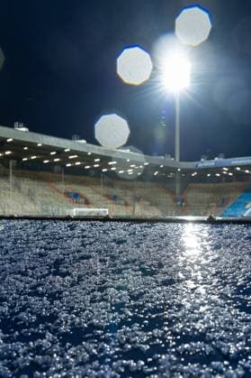 23 11 2025, xkwix, Football, Regionalliga West, VfL Bochum 1848 U21 FC Gütersloh, Vonovia Ruhrstadion Snow on the substitute benches in the stadium NRW Germany