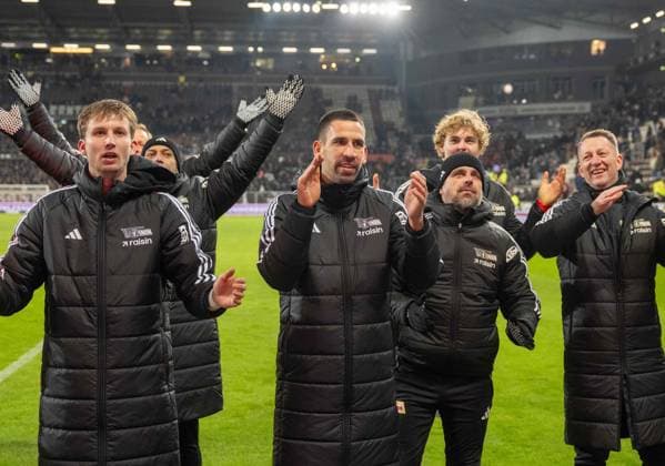 Soccer, Men, Season 2025 2026, 1 Bundesliga 11 Matchday , FC St Pauli 1 FC Union Berlin, f l Goalkeeper Frederik Rönnow 1 FC Union Berlin , Rani Khedira 1 FC Union Berlin , Co Coach Sebastian Bönig 1 FC Union Berlin , Cheering after the final whistle, 23 11 2025, Copyright: xMatthiasxKochx