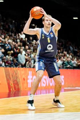 23 11 2025, xomx, Basketball easyCredit BBL Bundesliga, NINERS Chemnitz Alba Berlin v l Malte Delow Alba Berlin on the ball single image, clipping, Chemnitz