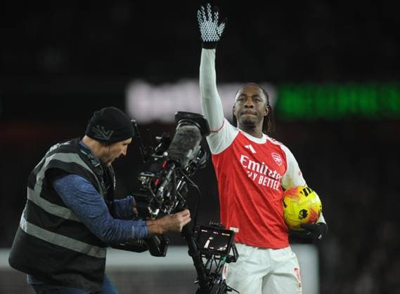 Football - 2025 2026 Premier League - Arsenal vs Tottenham Hotspur - Emirates Stadium - 23rd November 2025. Hat Trick hero Eberechi Eze of Arsenal celebrates with the match ball after the match at the Emirates stadium COLORSPORT Andrew Cowie 