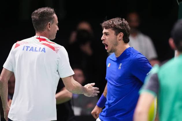 Flavio Cobolli celebrates with captain Filippo Volandri after winning the set during Davis Cup Finals 2025 finals match between Flavio Cobolli (Italy) and Jaume Munar (Spain) at Bologna Fiere, Bologna, Italy - November 23, 2025. - Tennis.  Copyright: xMassimoxPaolone LaPressex
