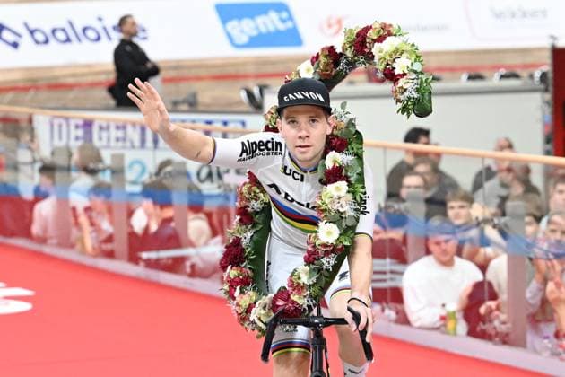 Belgian Fabio Van Den Bossche celebrates after winning on the last day of the Zesdaagse Vlaanderen-Gent six-day indoor Track cycling, Rad, Radsport, Bahnrad, Bahn event at the indoor cycling arena t Kuipke, Sunday 23 November 2025, in Gent. MAARTENxSTRAETEMANS  x143684889x