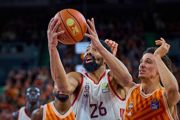 Spencer Dinwiddie FC Bayern, 26 on throw-in GER, ratiopharm ulm vs FC Bayern, Basketball, Matchday 8, EasyCredit Bundesliga, Season 2025 2026, 23 11 2025 GER, ratiopharm ulm vs FC Bayern, Basketball, Matchday 8, EasyCredit Bundesliga, Season 2025 2026, 23 11 2025 Neu Ulm Copyright: xEibner-Pressefoto GeraldxOelze-dexStoppanyx EP_ODS