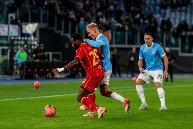 Lassana Coulibaly of US Lecce and Gustav Isaksen of SS Lazio during SS Lazio vs US Lecce, Italian soccer Serie A match in Rome, Italy, November 23 2025  Copyright: xRaffaelexConti IPAxSportx xipa-agency.netx xx IPA_68305562 IPA_Agency_IPA68305562