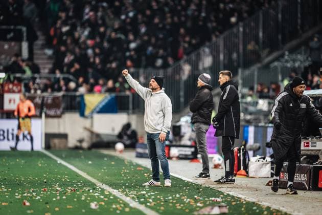 Soccer Men Season 2025 2026 Soccer Bundesliga 11 Matchday FC St Pauli vs 1 FC Union Berlin 23 11 2025 Coach Steffen Baumgart 1 FC Union Berlin cheers after the victory Hamburg Millerntor Stadium Hamburg Germany
